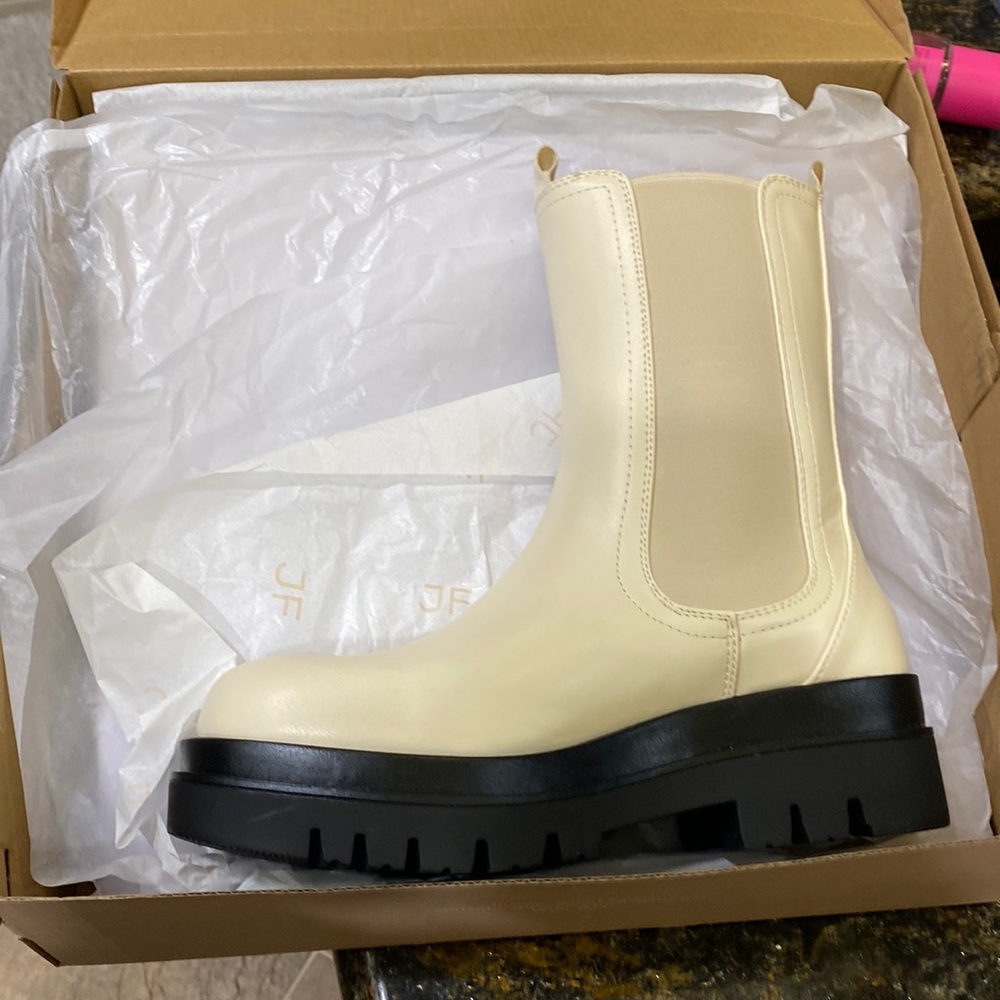 White JustFab platform Booties size 7